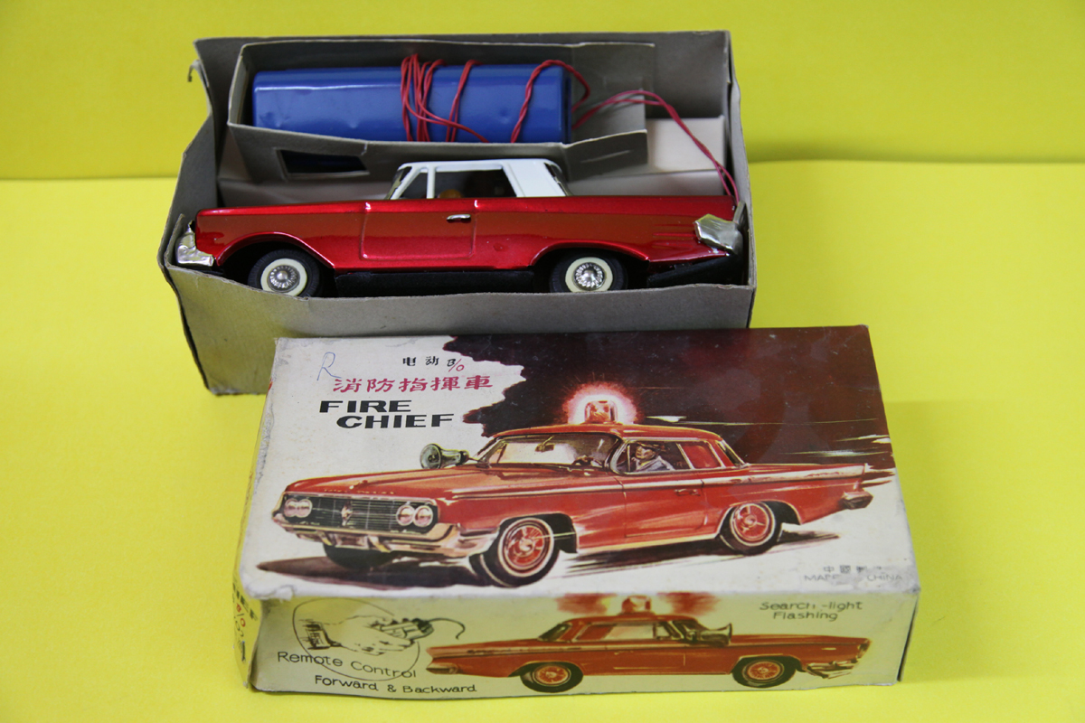 ME 702 RED CHINA TIN TOY